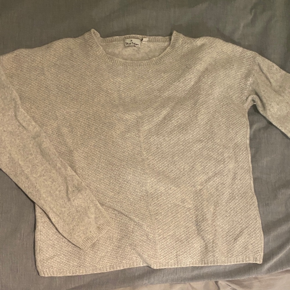 Elegant Light Gray Women's Sweater